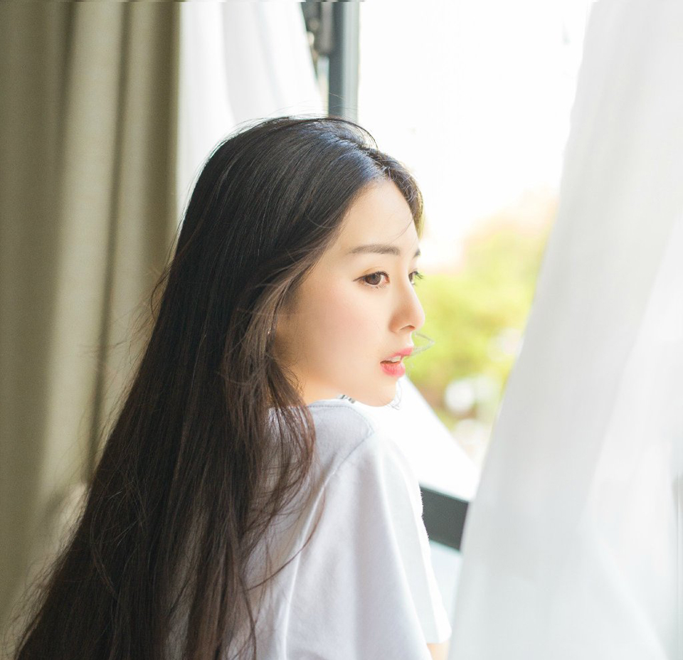 整个军营，瞬间安静下来不少。
